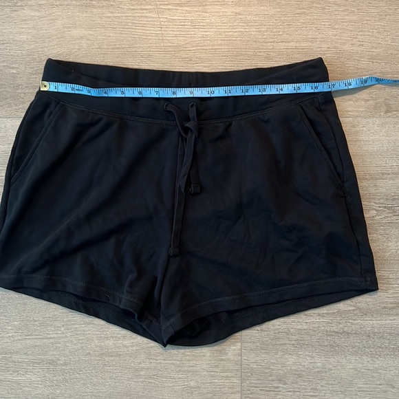 Sweat Shorts- L - Picture 4 of 7